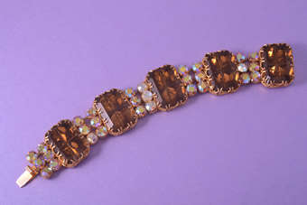 Gilt 1950's Bracelet |  |