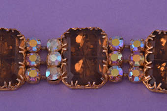Gilt 1950's Bracelet |  |