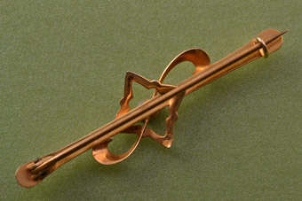 9ct Gold 1940's Brooch |  |