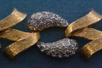 Gilt Vintage Bracelet |  |