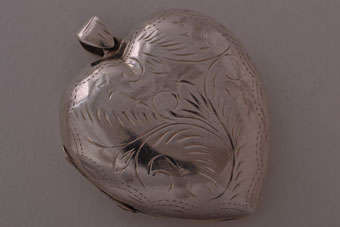 Silver Vintage Locket |  |