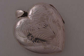 Silver Vintage Locket |  |