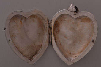 Silver Vintage Locket |  |
