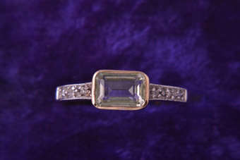 9ct Gold Vintage Ring |  |