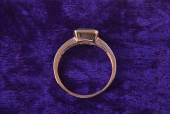 9ct Gold Vintage Ring |  |