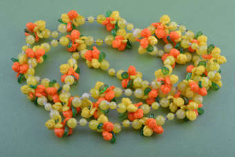 1950's Plastic Necklace |  |