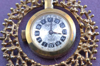 Gilt Retro Pendant/Watch |  |