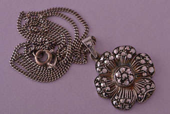 Silver Vintage Pendant |  |