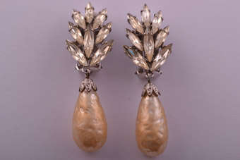 Vintage Clip On Earrings |  |