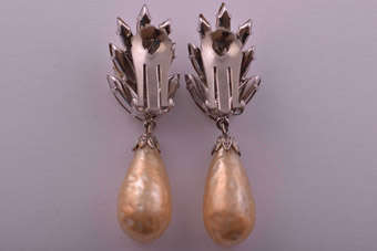 Vintage Clip On Earrings |  |