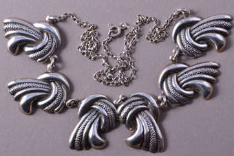 Silver Vintage Necklace |  |