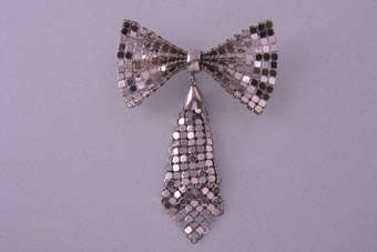 Chainmail 1950's Brooch |  |