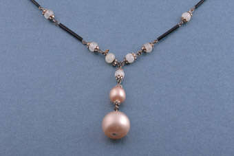 Glass Art Deco Necklace |  |