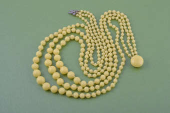 1950's Glass Necklace |  |