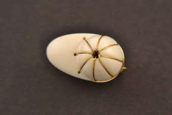 Jockey's Cap Brooch |  |