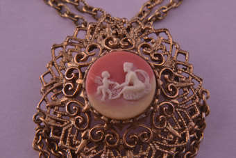 Vintage Pendant / Brooch |  |