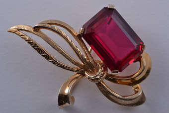 Gold 1940's Retro Brooch |  |