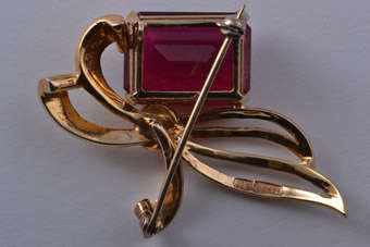 Gold 1940's Retro Brooch |  |