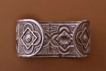 Silver Retro Cuff Bangle |  |