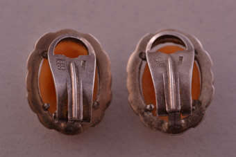 Vintage Clip On Earrings |  |