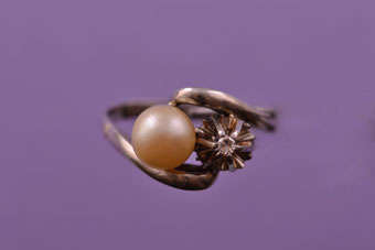 White Gold Vintage Ring |  |