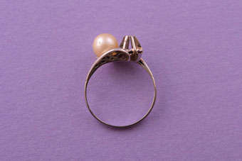 White Gold Vintage Ring |  |