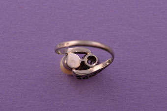 White Gold Vintage Ring |  |