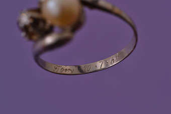 White Gold Vintage Ring |  |