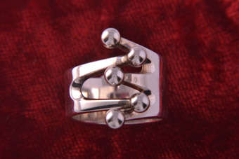 Silver Retro 1970's Ring |  |