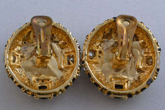 Gilt 1980's Earrings |  |