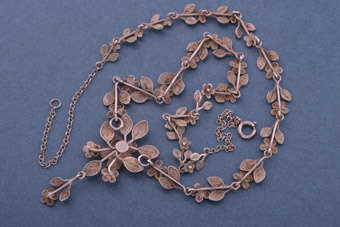 Silver Vintage Necklace  |  |