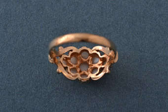 9ct Gold Ring |  |