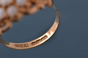 9ct Gold Ring |  |