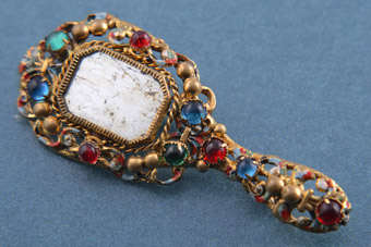 Gilt 1950's Brooch |  |