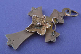 9ct Gold Victorian Cross |  |