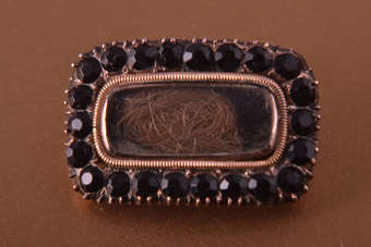 9ct Gold Victorian Brooch |  |