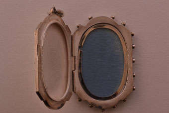 Silver Victorian Locket |  |