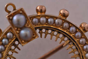 Gold Victorian Brooch |  |