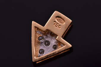 18ct Gold Arrow Pendant |  |