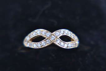9ct Gold 1970's Ring |  |