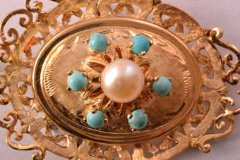 Gold Brooch/Pendant  |  |
