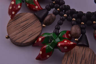 Wooden Vintage Necklace |  |