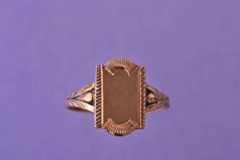 Gold Vintage Signet Ring |  |