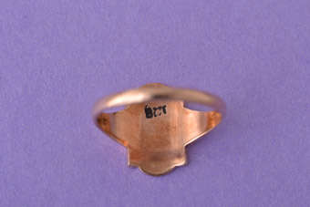 Gold Vintage Signet Ring |  |