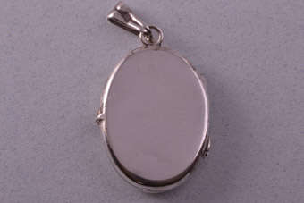 Vintage Opening Locket |  |