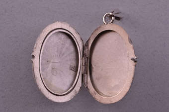 Vintage Opening Locket |  |