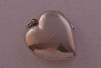 Silver Vintage Locket |  |