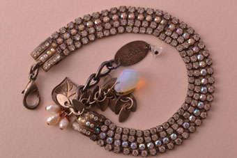 Modern Mariana Bracelet |  |