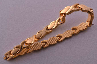 Gilt Modern Bracelet |  |