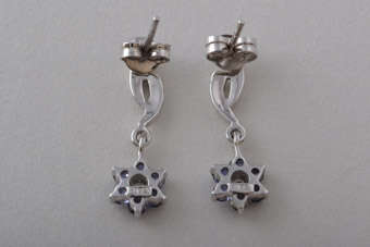Gold Stud Earrings |  |